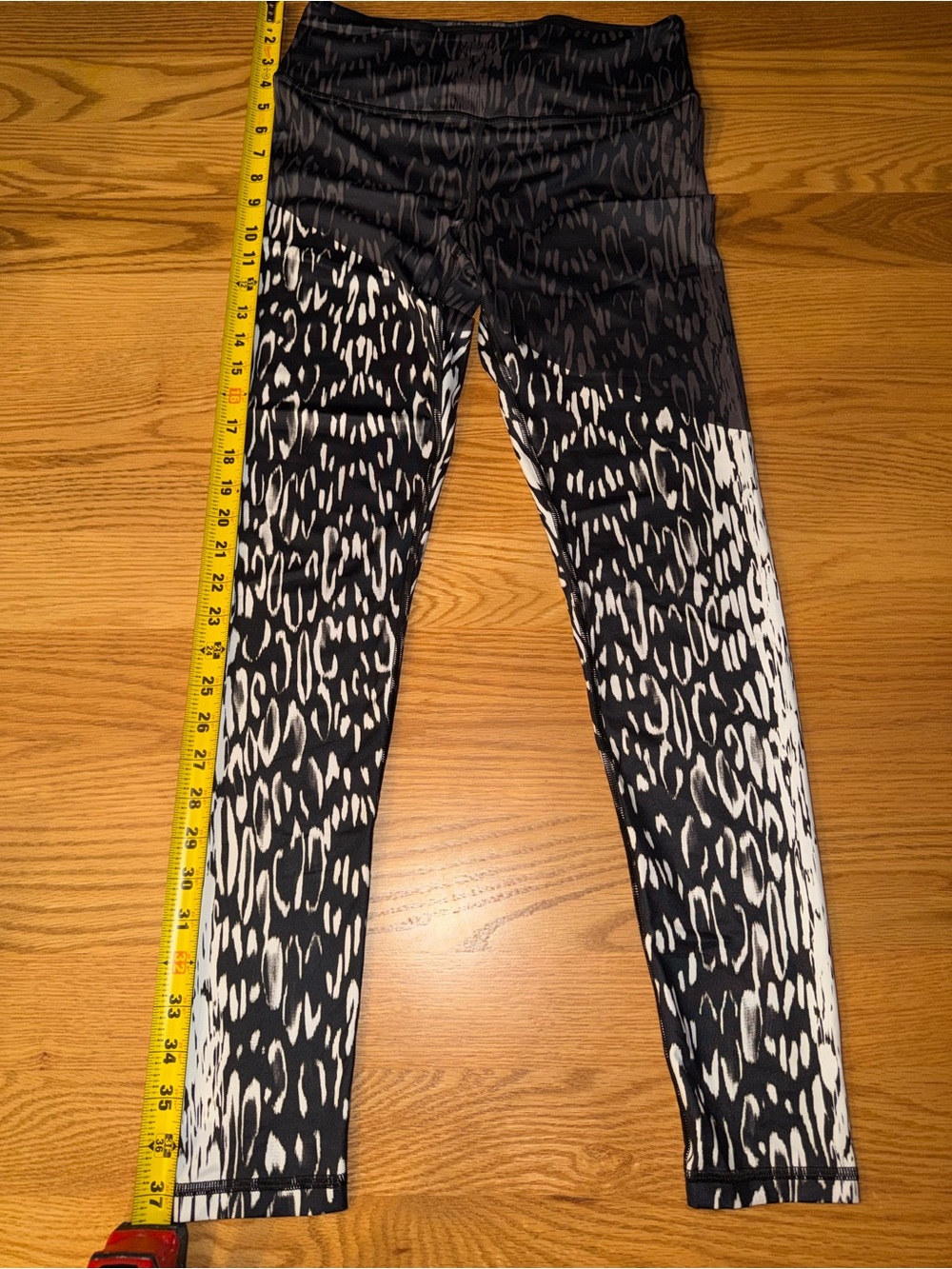 Victoria Sport Women's Black and White Animal Print Leggings